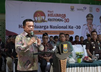 Gubernur Al Haris saat melaunching Sekolah Lansia Kota Jambi di Hutan Kota Muhammad Sabki, Kenali Asam Kota Jambi, Kamis (10/08/2023) (Foto: Diskominfo/Agus Supriyanto)