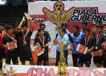 Al Haris pada penutupan Turnamen Futsal antar Pelajar SMP dan SMA/Sederajat se-Provinsi Jambi di GOR Kota baru Jambi, Senin (14/08/2023). (Foto: Diskominfo/Hori)