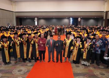 Al Haris saat menghadiri Wisuda Sarjana IX STITEKNAS Jambi di Swiss-Belhotel, Selasa (15/08/2023). (Foto: Diskominfo/Novriansah)