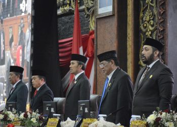 Edi Purwanto saat Pimpin Paripurna Pidato Presiden Terkait RUU tentang APBN 2024 di Gedung DPRD Provinsi Jambi Rabu (16/8). (Dok. Siklusjambi/Bambang)