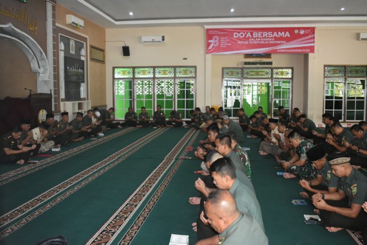 Anggota Korem 042/Garuda Putih gelar Doa Bersama di Masjid At Taqwa Makorem 042/Gapu, Rabu (16/08/2023). (Dok. Penrem 042/Gapu)