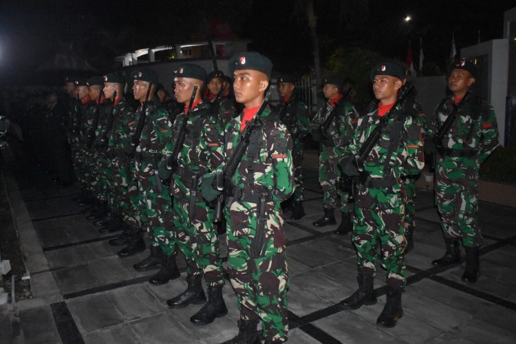 Apel Kehormatan dan Renungan Suci di TMP Satria Bhakti, Kamis (17/8/2023) (Dok.Penrem 042/Gapu)