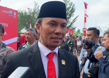 Edi Purwanto saat diwawancarai usai mengikuti pelaksanaan upacara peringatan HUT RI ke 78 di Lapangan Kantor Gubernur Jambi, Kamis (17/8). (Dok. siklusjambi/Bambang)