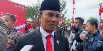 Edi Purwanto saat diwawancarai usai mengikuti pelaksanaan upacara peringatan HUT RI ke 78 di Lapangan Kantor Gubernur Jambi, Kamis (17/8). (Dok. siklusjambi/Bambang)