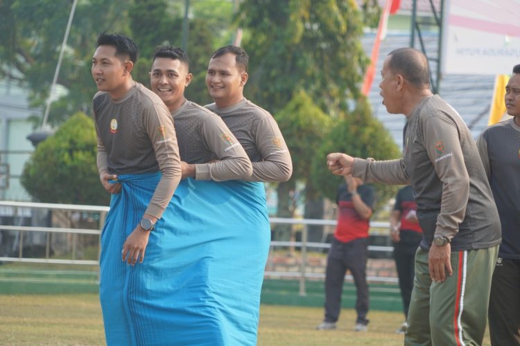 Lomba Agustusan Warga Korem 042 di Lapangan Makorem 042/Gapu, Kota Jambi, Jumat (18/08/2023) (Dok. Penrem 042/Gapu)