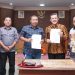 Bupati Tanjung Jabung Timur, Romi Hariyanto dan Vice Presiden HR & Relations Petrochina, Dencio Renato Boele usai tandatangani MoU di Muarasabak, Jumat (18/8/2023). (Dok. siklusjambi)