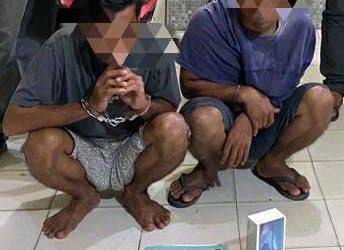 Dua Pelaku Curanmor setelah diamankan kepolisian di Polres Tebo, Jumat (18/08/2023). (Foto: siklusjambi.id)