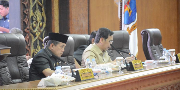 Rapat Paripurna Penyampaian Nota Pengantar Rancanagn KUPA PPAS 2023 di Gedung rapat DPRD Provinsi Jambi, Selasa (22/08/2023). (Dok. Dn)