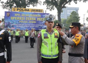 Kapolda Jambi Pimpin Apel Gelar Pasukan Operasi Zebra 2023 di lapangan hitam Mapolda Jambi, Senin (4/9/2023). (Dok.Humas Polda Jambi)