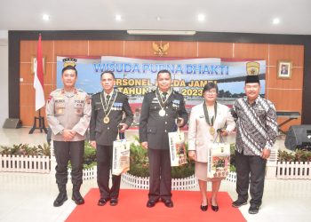 Pelaksanaan Wisuda Purna Bhakti Personel Polda Jambi, di Lantai IV Mapolda Jambi, Rabu, (6/9/2023).(Dok. Humas Polda Jambi)