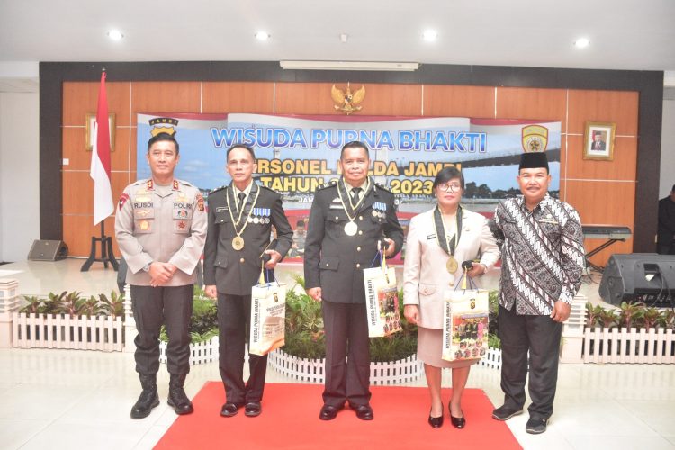 Pelaksanaan Wisuda Purna Bhakti Personel Polda Jambi, di Lantai IV Mapolda Jambi, Rabu, (6/9/2023).(Dok. Humas Polda Jambi)