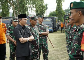 Ketua DPRD Jambi Dampingi Kunker Kasad di Jambi di Lapangan Makorem 042/ Gapu, Kamis (7/9) (Dok. Humas DPRD Provinsi)