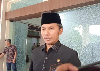 Edi Purwanto saat diwawancarai usai mendampingi kunker Kasad Jenderal TNI, Dudung Abdurachman, di jambi Kamis (7/9). (Dok. Humas DPRD Provinsi/Hadian)