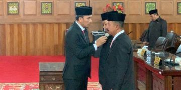 Ketua DPRD Jambi Pimpin Rapat PAW Ismed dan Andarno di Gedung DPRD Provinsi Jambi, Sabtu (28/10). (Dok. Hadian - Humas)