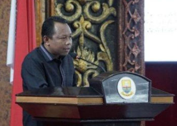 Anggota komisi II DPRD Provinsi Jambi Akmaluddin saat paripurna di gedumg DPRD (Dok. Hadian - Humas)