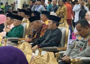 Ketua DPRD Provinsi Jambi, Edi Purwanto saat menghadiri penutupan STQH Nasional, di arena utama STQH ke-27, H Abdurachman Sayoeti Senin malam (6/11) (Dok. Hadian Humas)