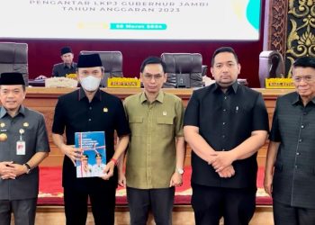 Edi Purwanto Pimpin Rapat Paripurna Penyampaian LKPJ Gubernur Jambi TA 2023 di Ruang Rapat Paripurna DPRD Provinsi Jambi, Kamis (28/3) (Dok. Hadian Humas )