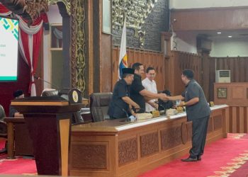 Rapat Paripurna terkait Pandangan Umum Fraksi Terhadap Nota Pengantar LKPJ Gubernur Jambi di Gedung DPRD Provinsi Jambi, Sabtu (30/3). (Dok. Hadian - Humas)