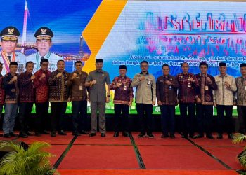 Poto bersama pada Musrenbang RKPD Provinsi Jambi Tahun 2025 di BW Luxury Jambi. Kamis (25/4). (Dok. Hadian - Humas)